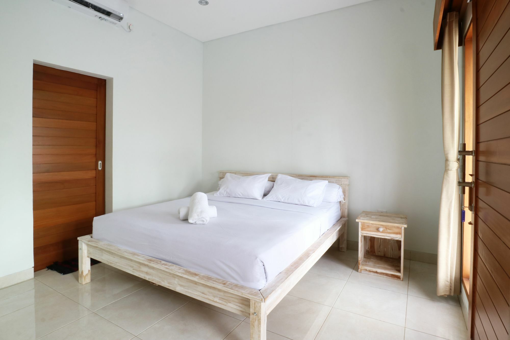 Aghasvina Guest House Canggu Esterno foto